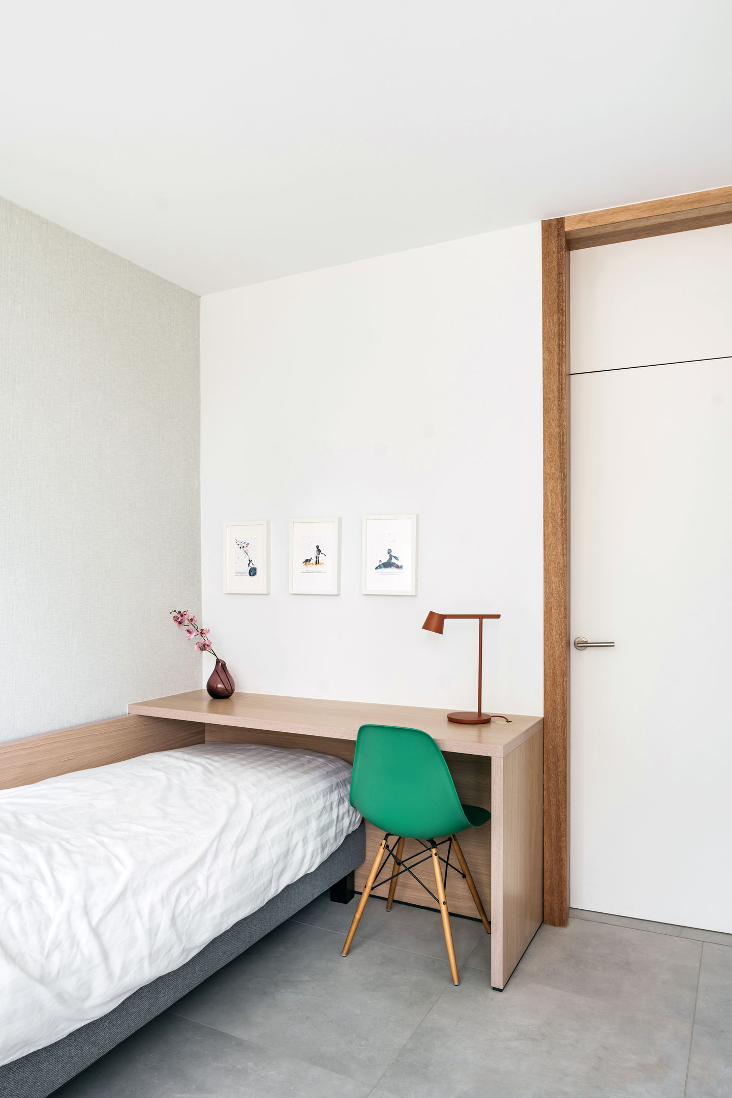 Eames Plastic Side Chair DSW Stuhl mit Sitzpolster Vitra
