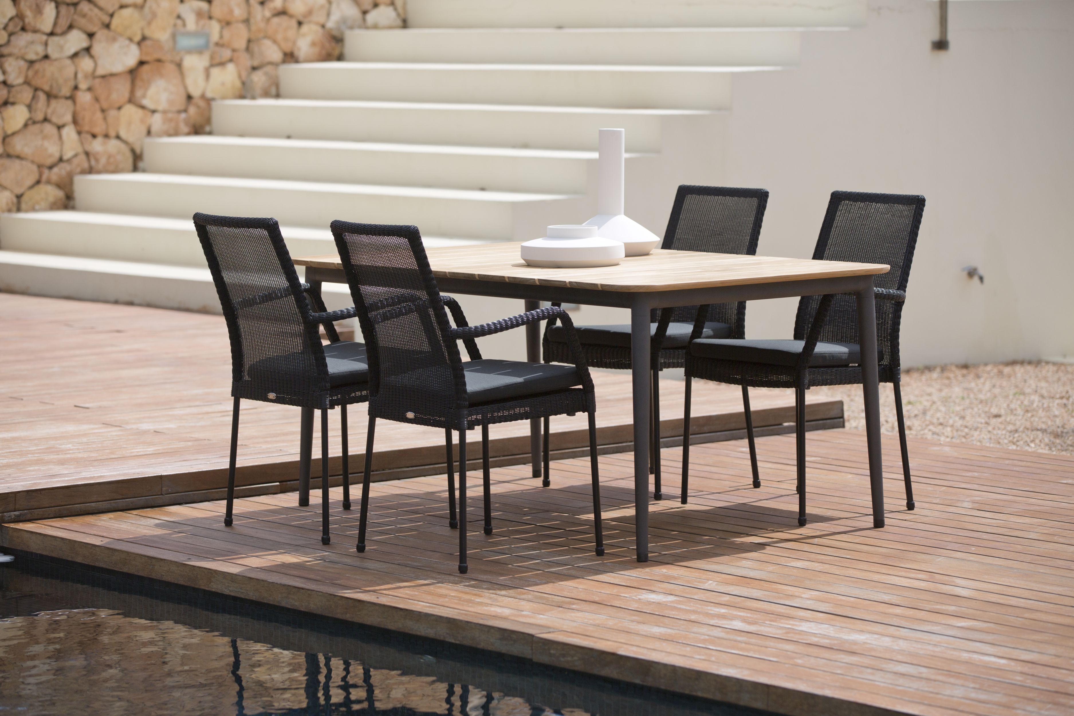 Core Outdoor Stuhl AirTouch mit Armlehnen Taupe Cane-Line 