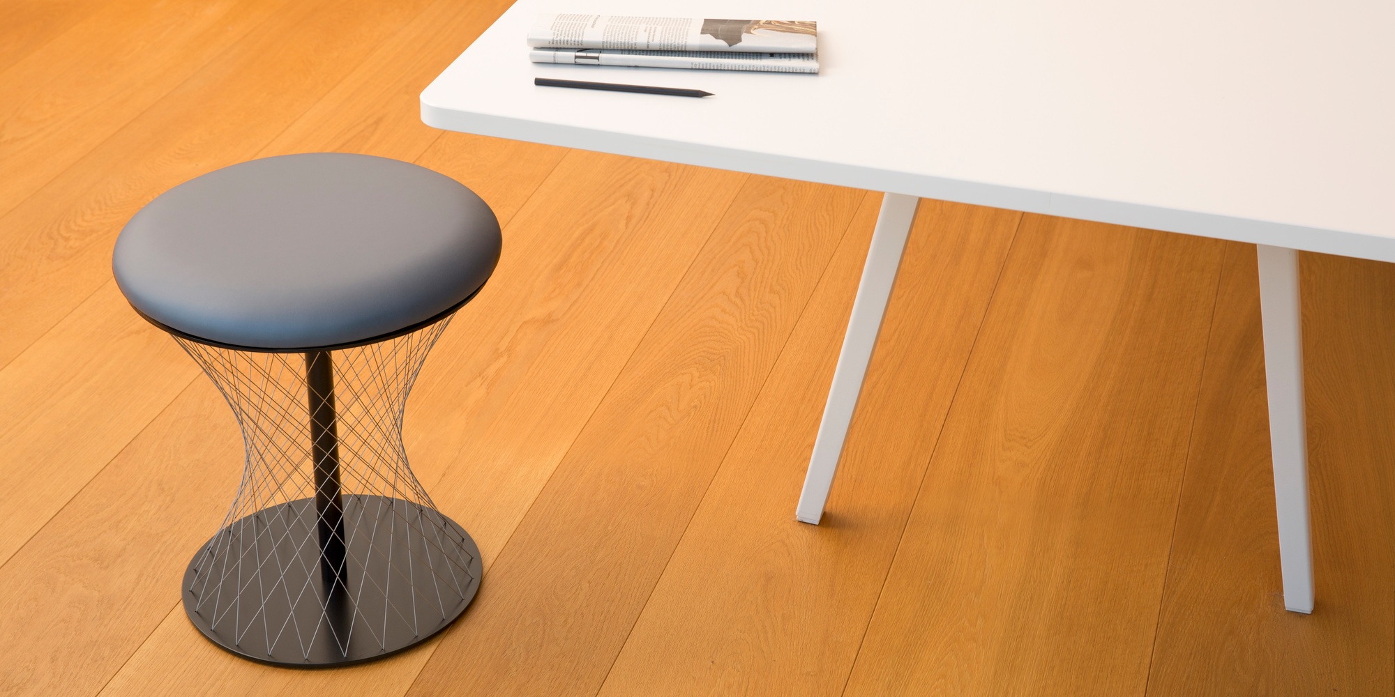 Network Stool Hocker Grau Favius