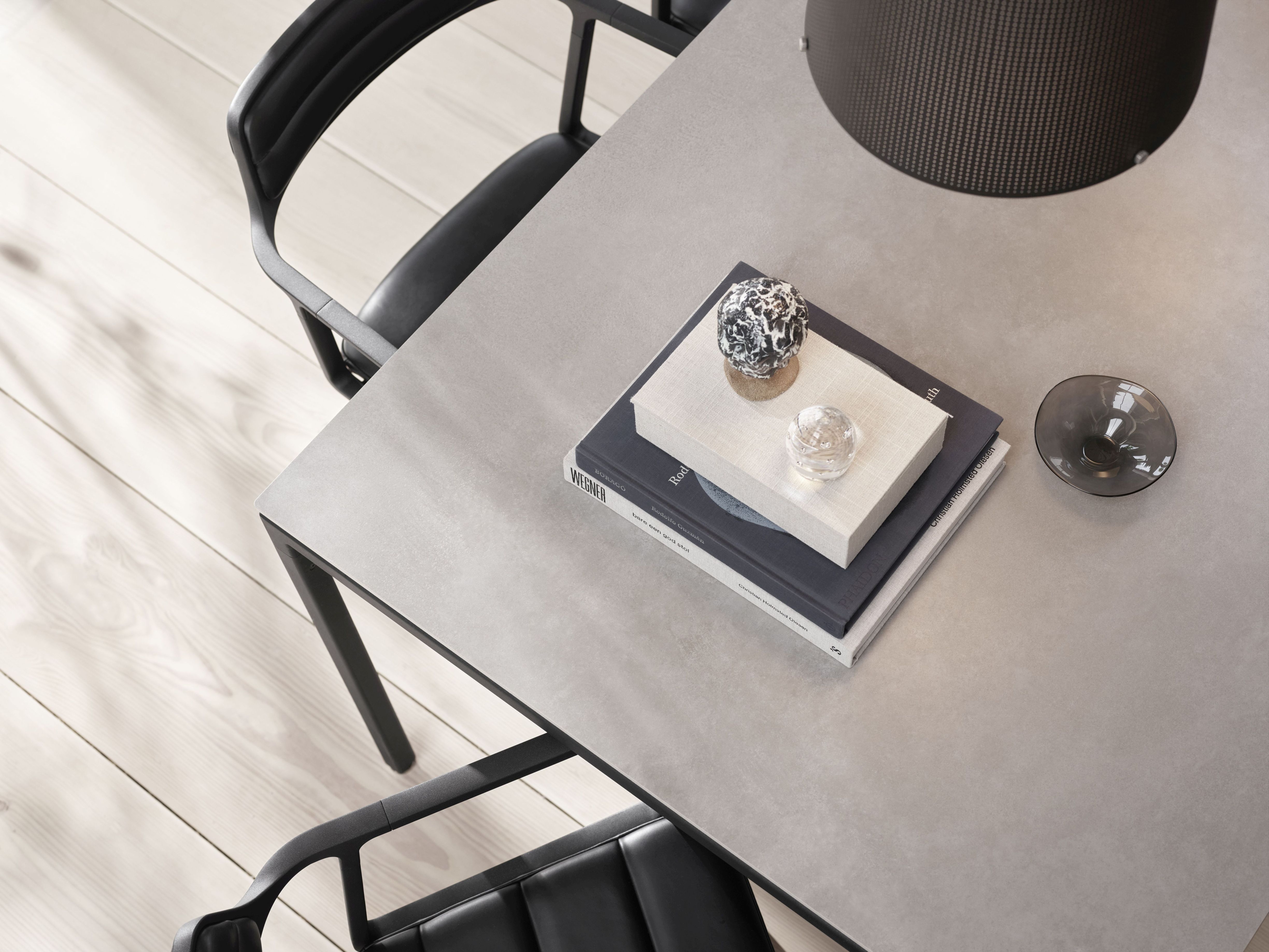 Tisch Medium Vipp