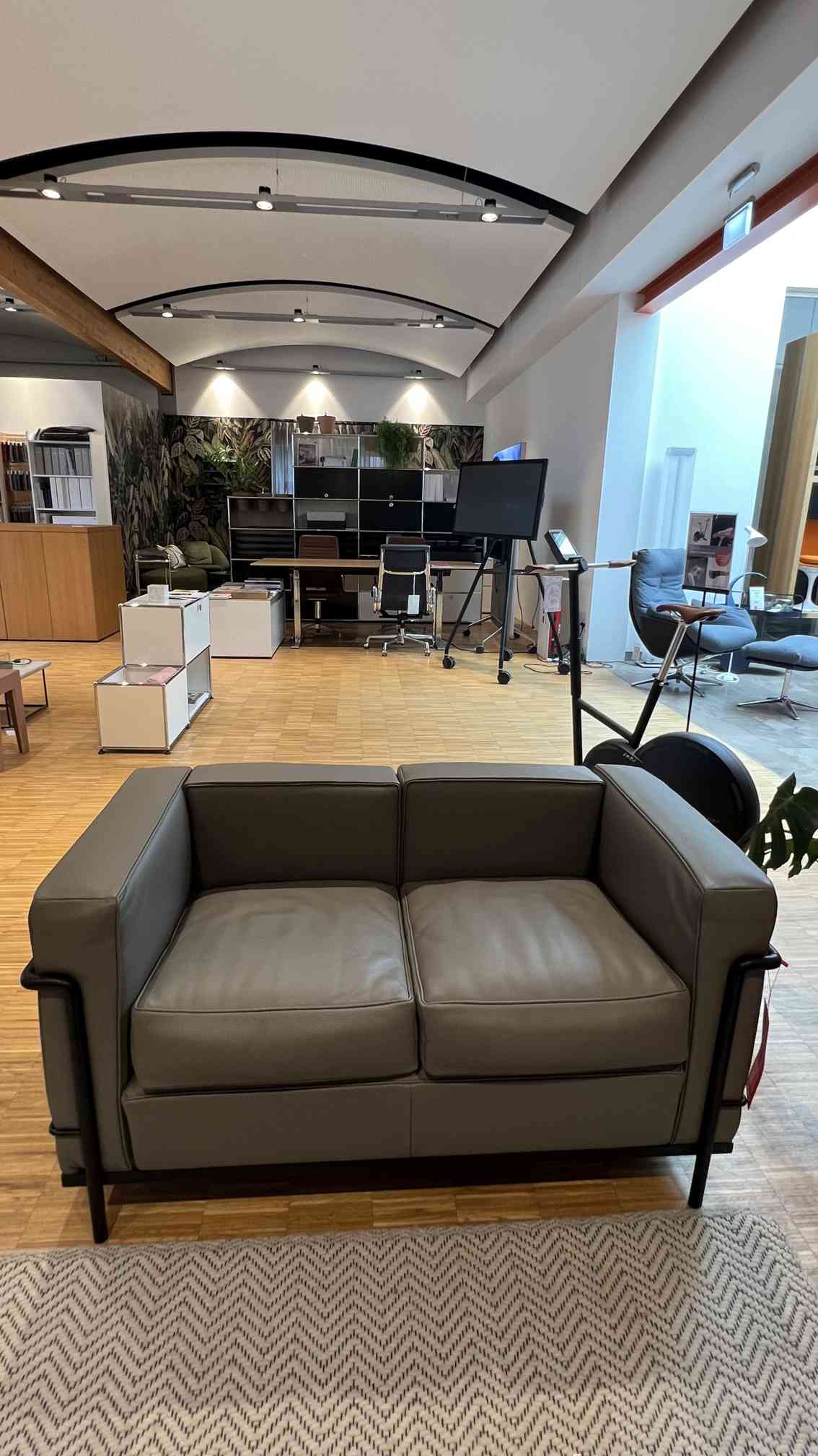 2 Fauteuil Grand Confort Petit Modèle Deux Places Zweisitzer Sofa Cassina AUSSTELLUNGSSTÜCK