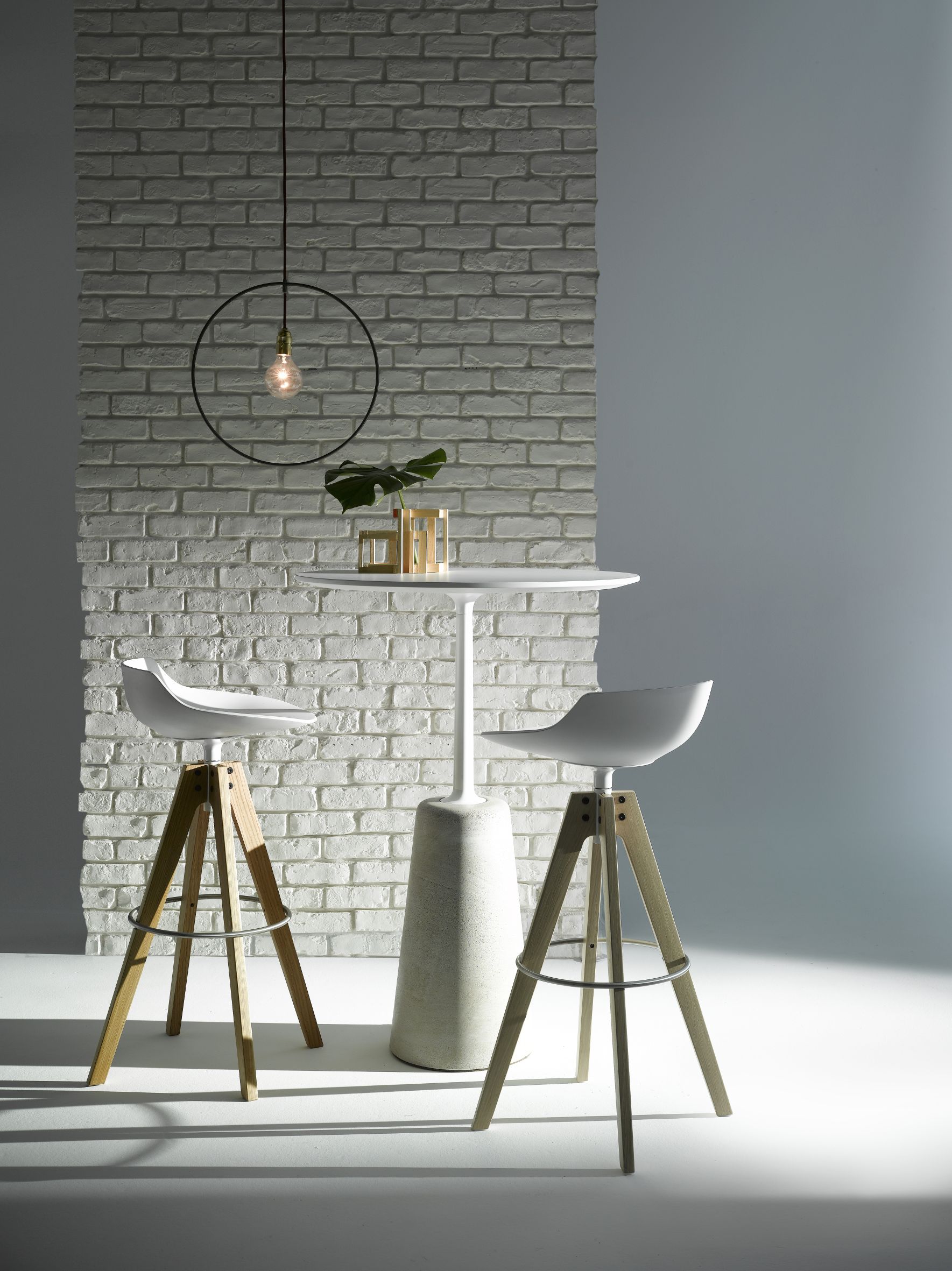 Rock Table Stehtisch Beton MDF Italia