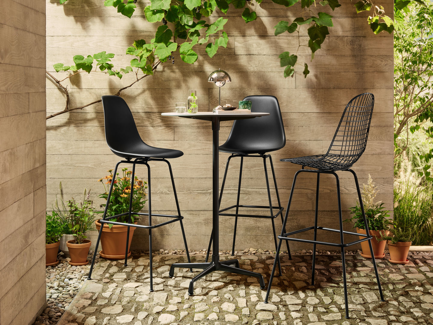 Eames Wire Bar Stool Barhocker Medium mit Sitzpolster Vitra 