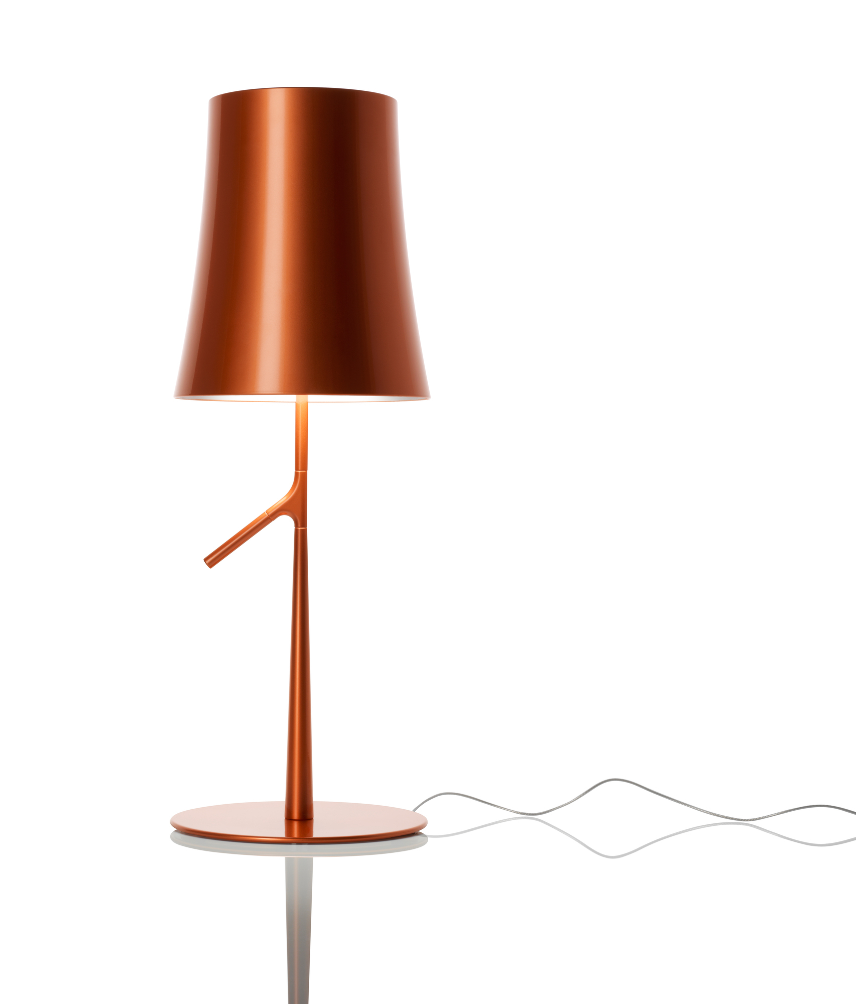 Kupferfarbene Birdie Piccola LED Tischleuchte von Foscarini, modernes Design für Wohnzimmer und Schlafzimmer.