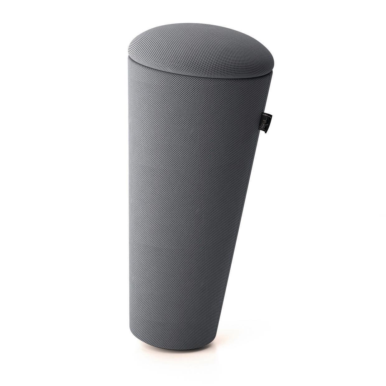 Stand-Up Sitzhocker Wilkhahn Grau Grauer Wilkhahn Sitzhocker für Steharbeitsplätze, ergonomisch und modern für Büro und Homeoffice.