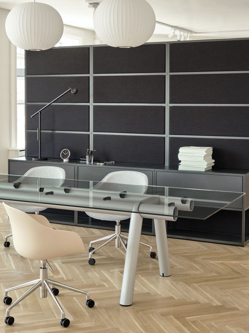 Boa Table Tisch / Konferenztisch Tischplatte aus Glas Hay 