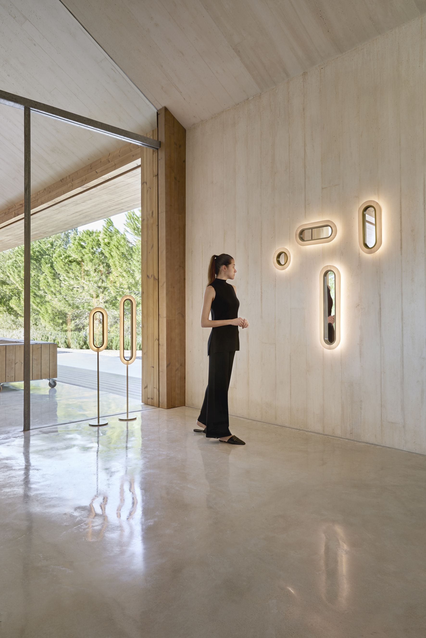 Lens LED Wandleuchte oval Metallring in Gold LZF Lamps