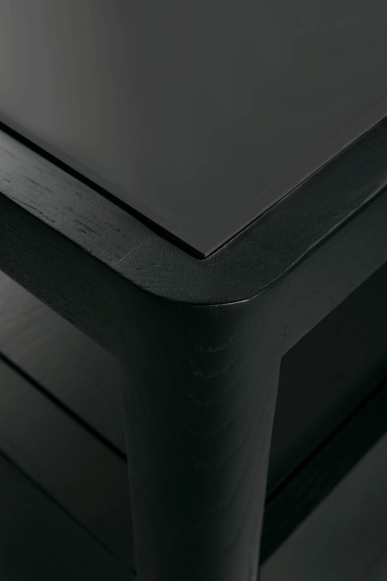 Spindle Kommode mit Schubladen Eiche schwarz lackiert Ethnicraft