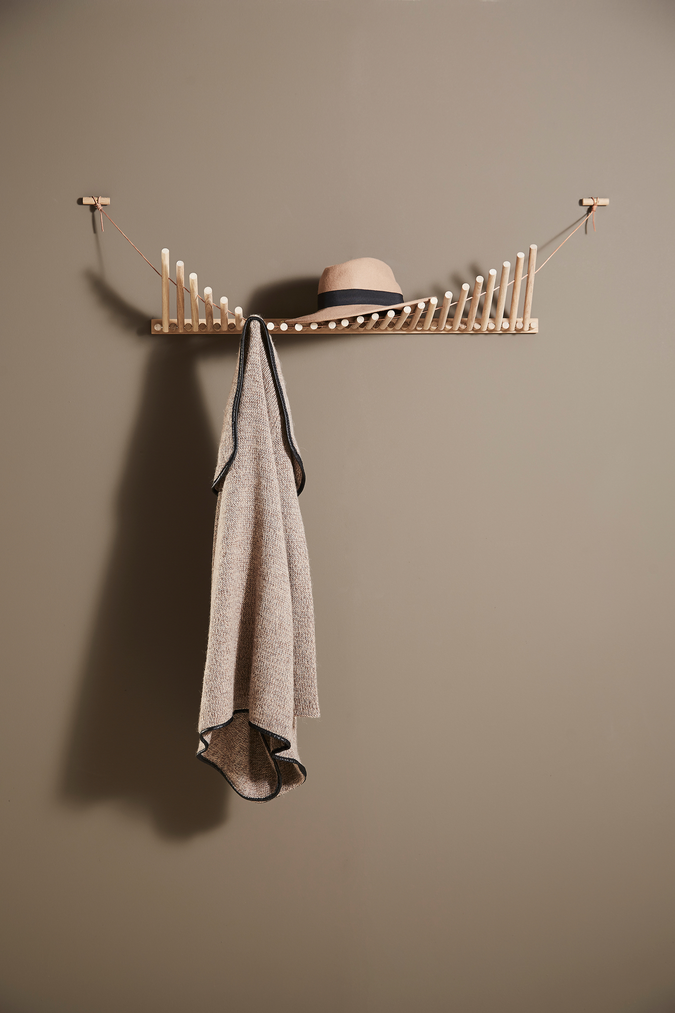 Knaegt Coat Rack Wandgarderobe Woud