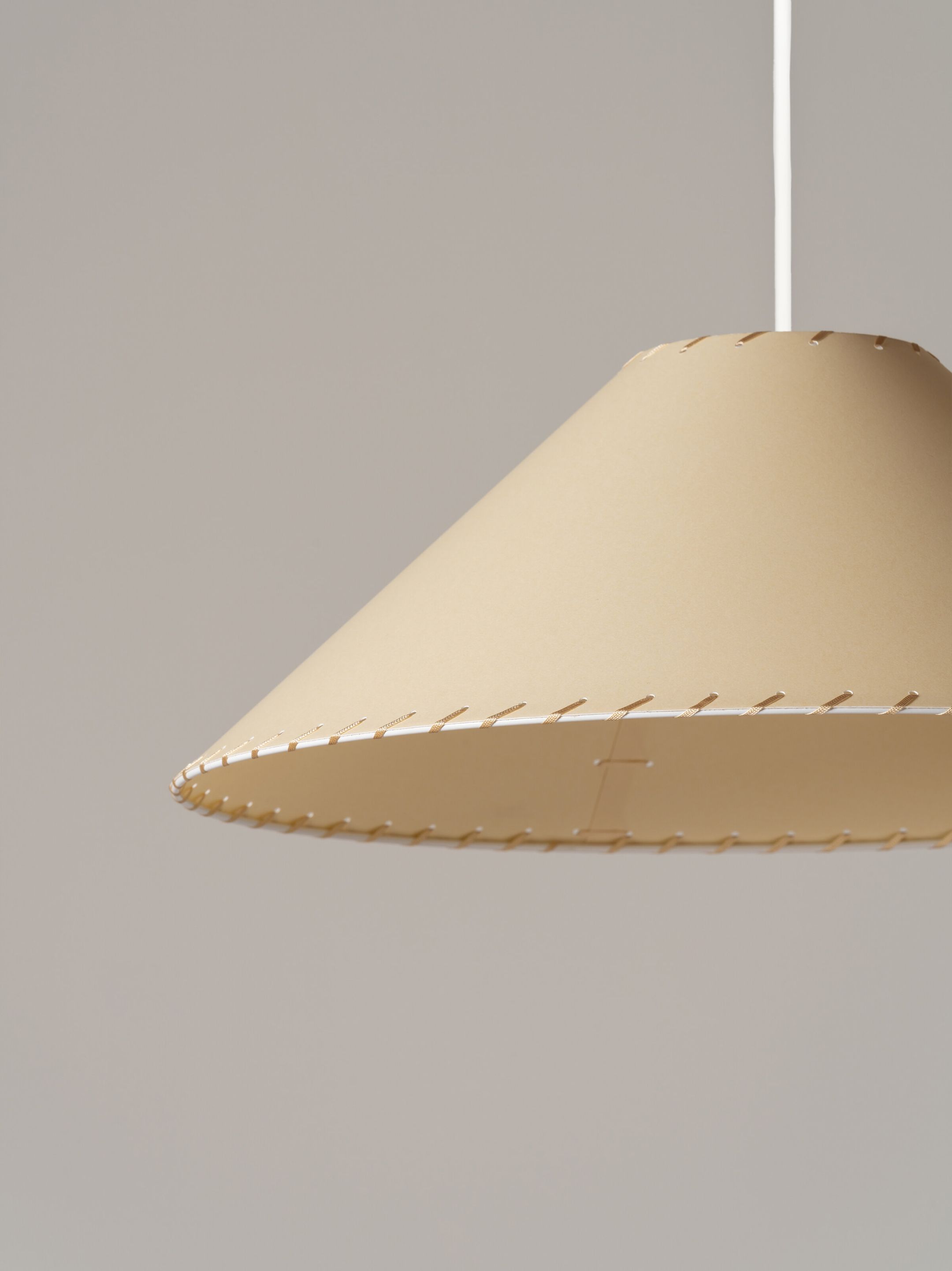 Sísísí cónicas planas MT4 Pendelleuchte Ø49cm beige Santa & Cole