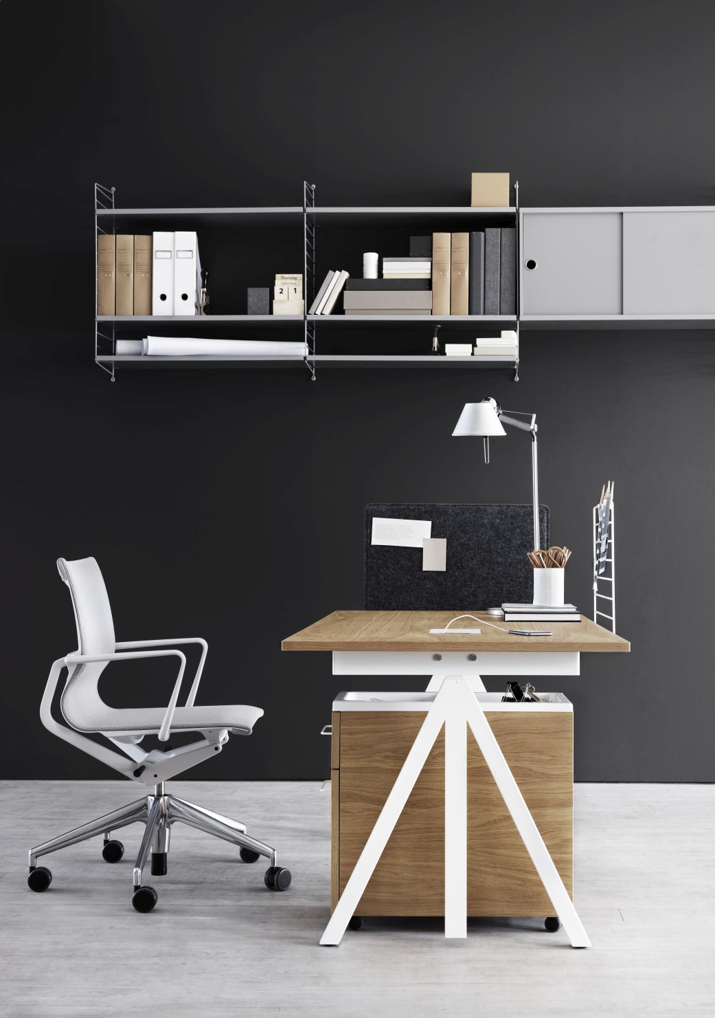 Works Schreibtisch Fix B140cm String Furniture