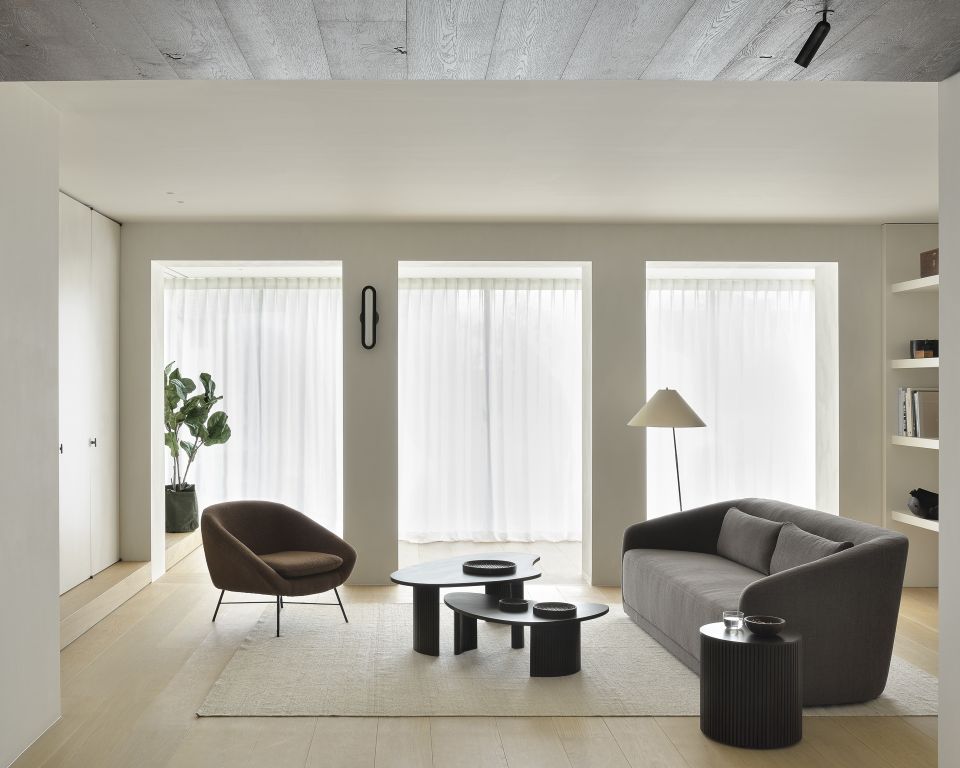 Roller Max Beistelltisch rund dunkelbraun Ethnicraft