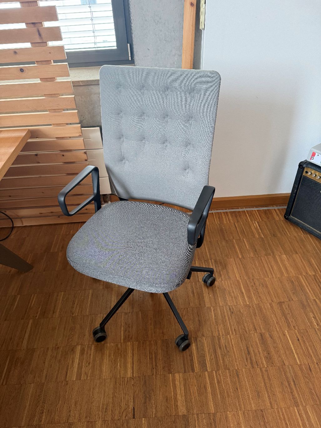 ID Chair - ID Trim Bürodrehstuhl mit Ringarmlehnen Vitra AUSSTELLUNGSSTÜCK / GEBRAUCHTMÖBEL