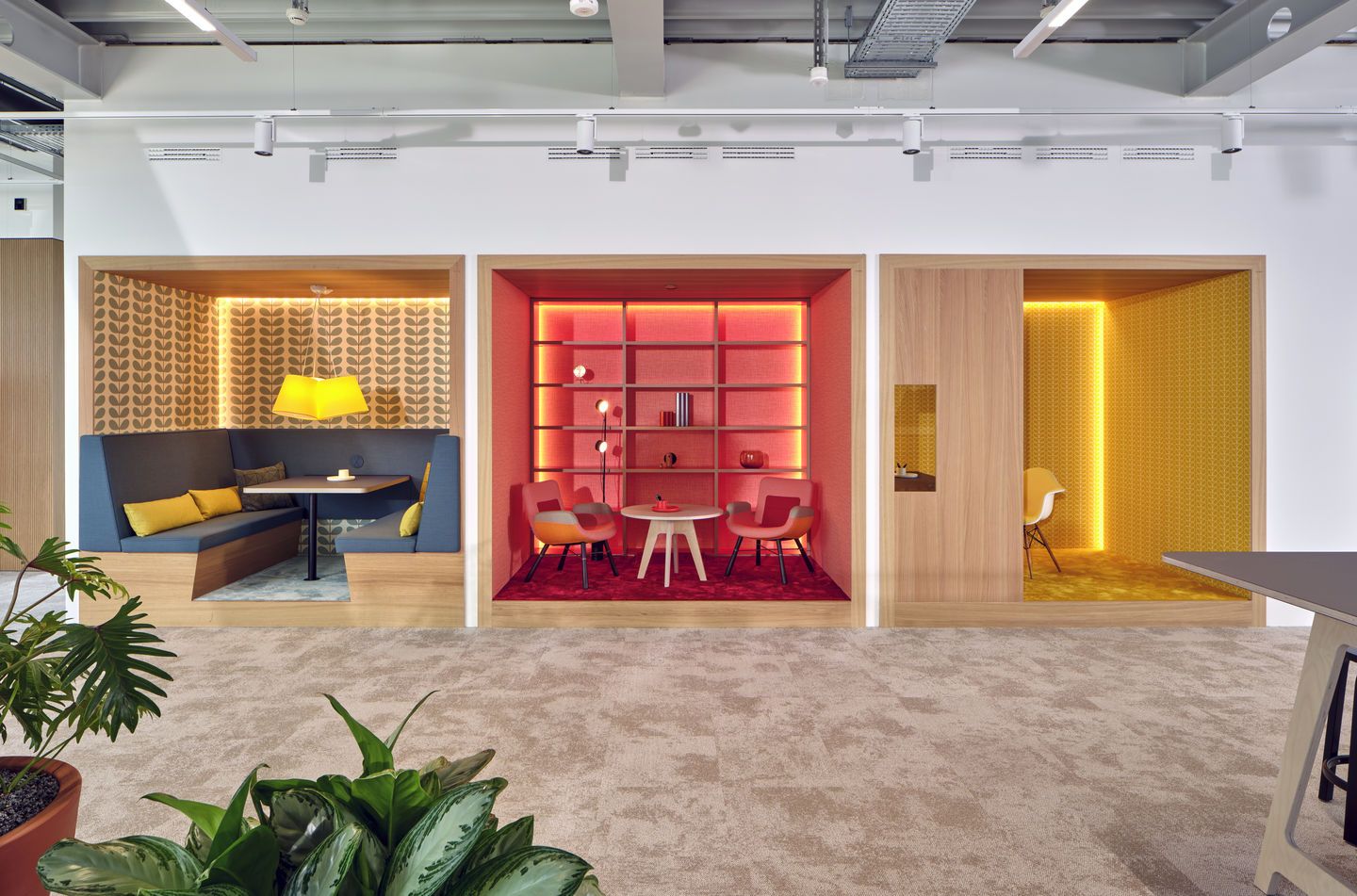 Eames Plastic Arm Chair DAW Stuhl Vitra
