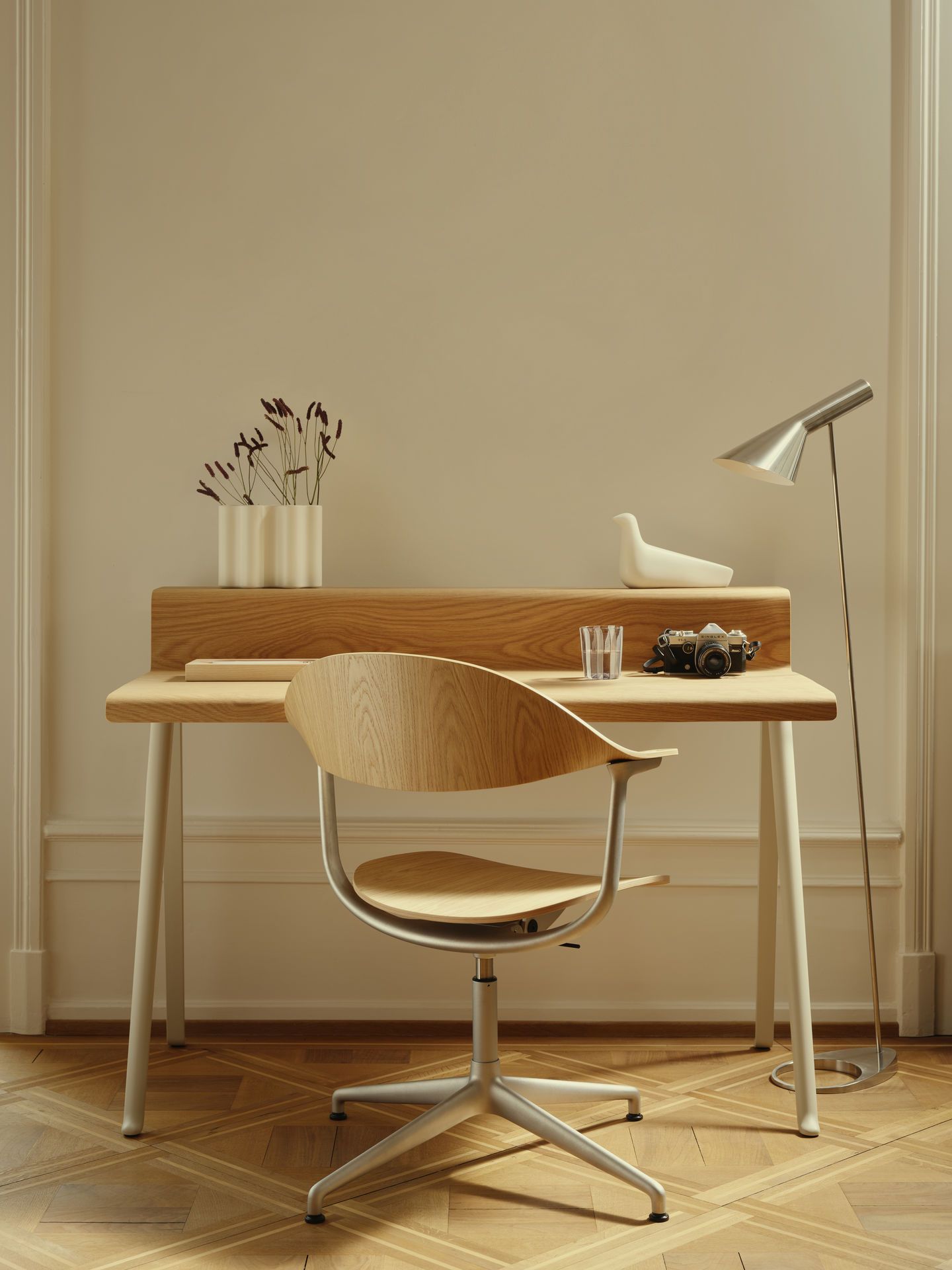 Mynt Rücken und Sitz Plywood Bürodrehstuhl Vitra