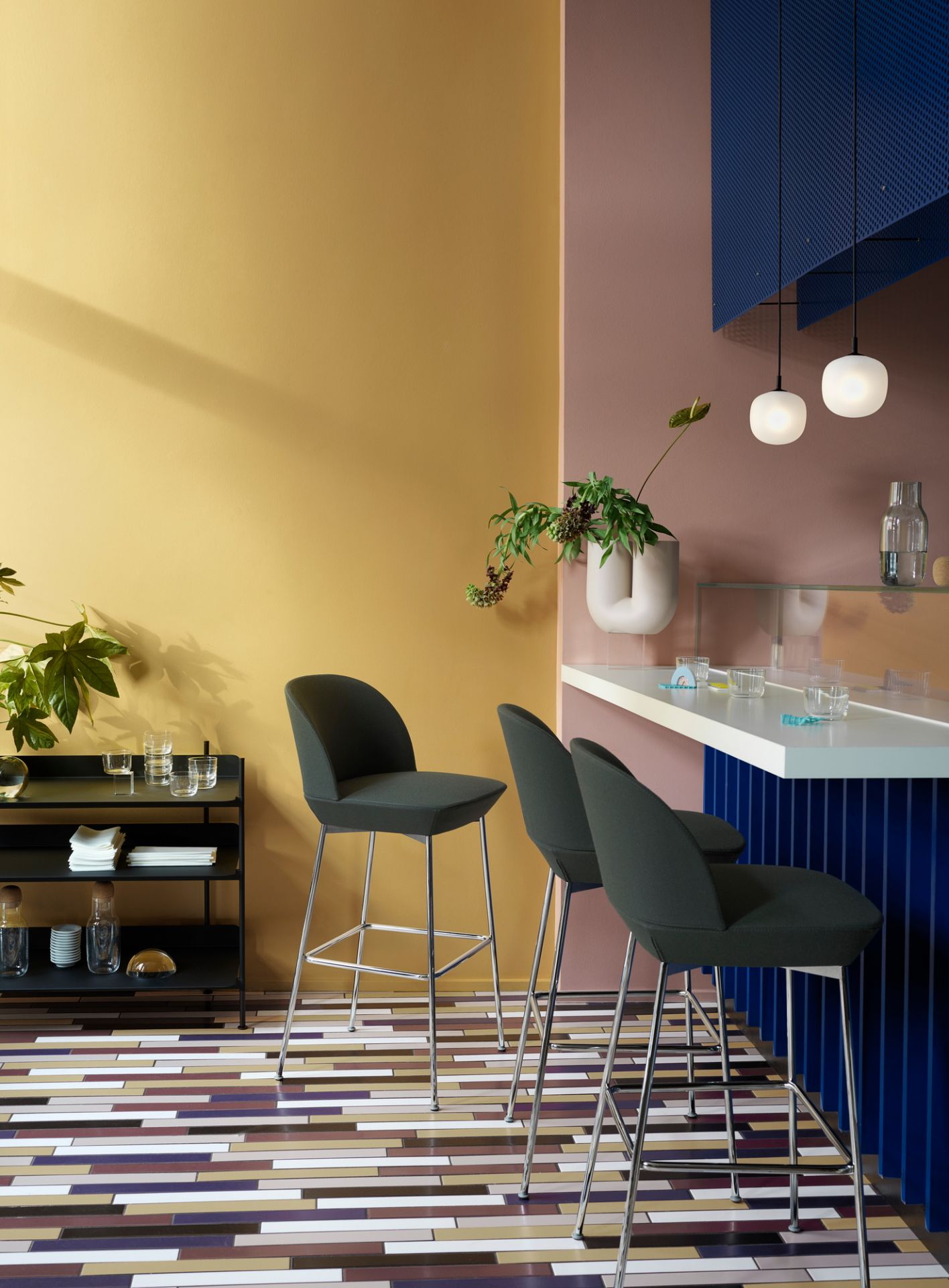 Oslo Counter Stool Barhocker H 65 cm Muuto