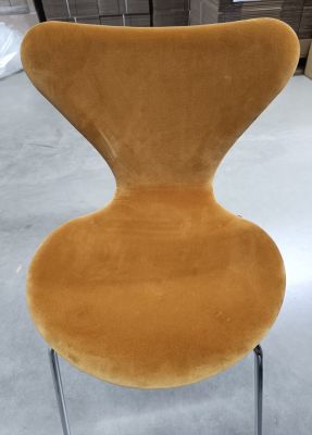 Series 7 3107 Velvet Chair Stuhl Vollpolster Samt Ochre/Chrom Fritz Hansen EINZELSTÜCKE