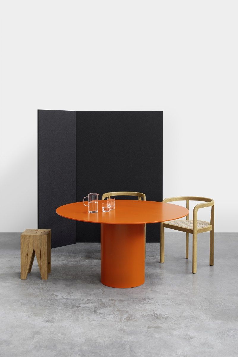 Backenzahn Hocker / Tischchen e15