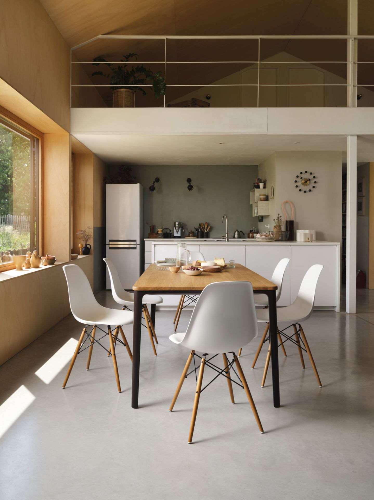 Eames Plastic Side Chair DSW Stuhl mit Sitzpolster Vitra