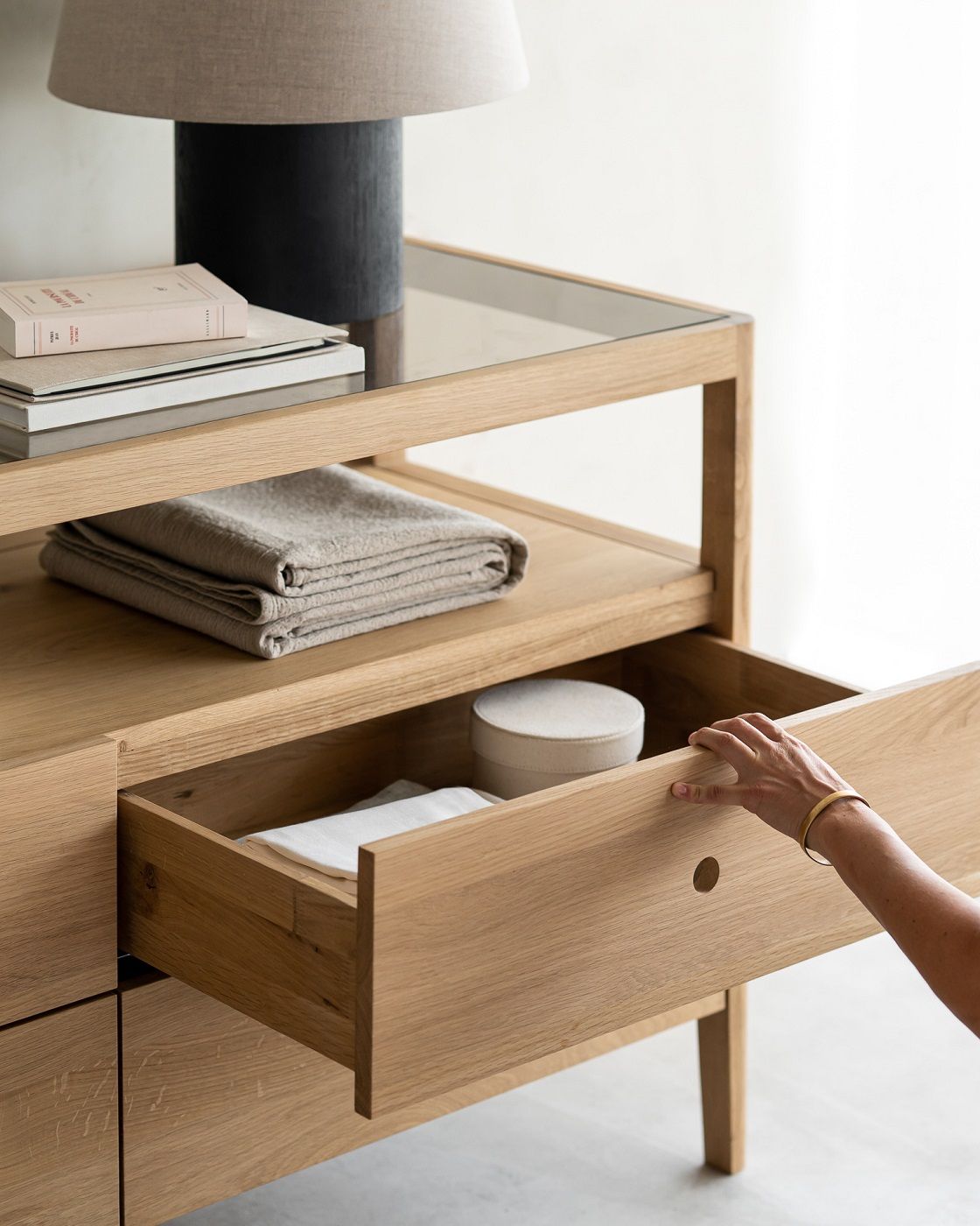 Spindle Kommode mit 4 Schubladen Eiche Ethnicraft