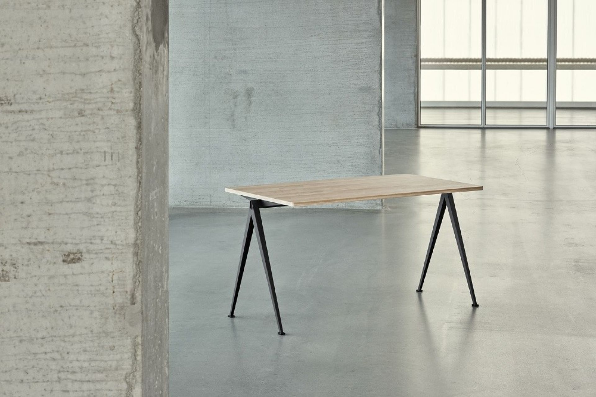 Pyramid Table 01 Tisch / Sekretär Hay
