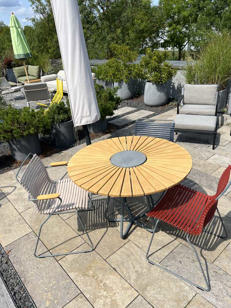 Circle Tisch und Click Stühle Kombination Outdoor Houe AUSSTELLUNGSSTÜCK 