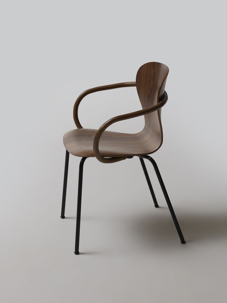 S 220 F Formholzstuhl / Stuhl mit Armlehne Thonet