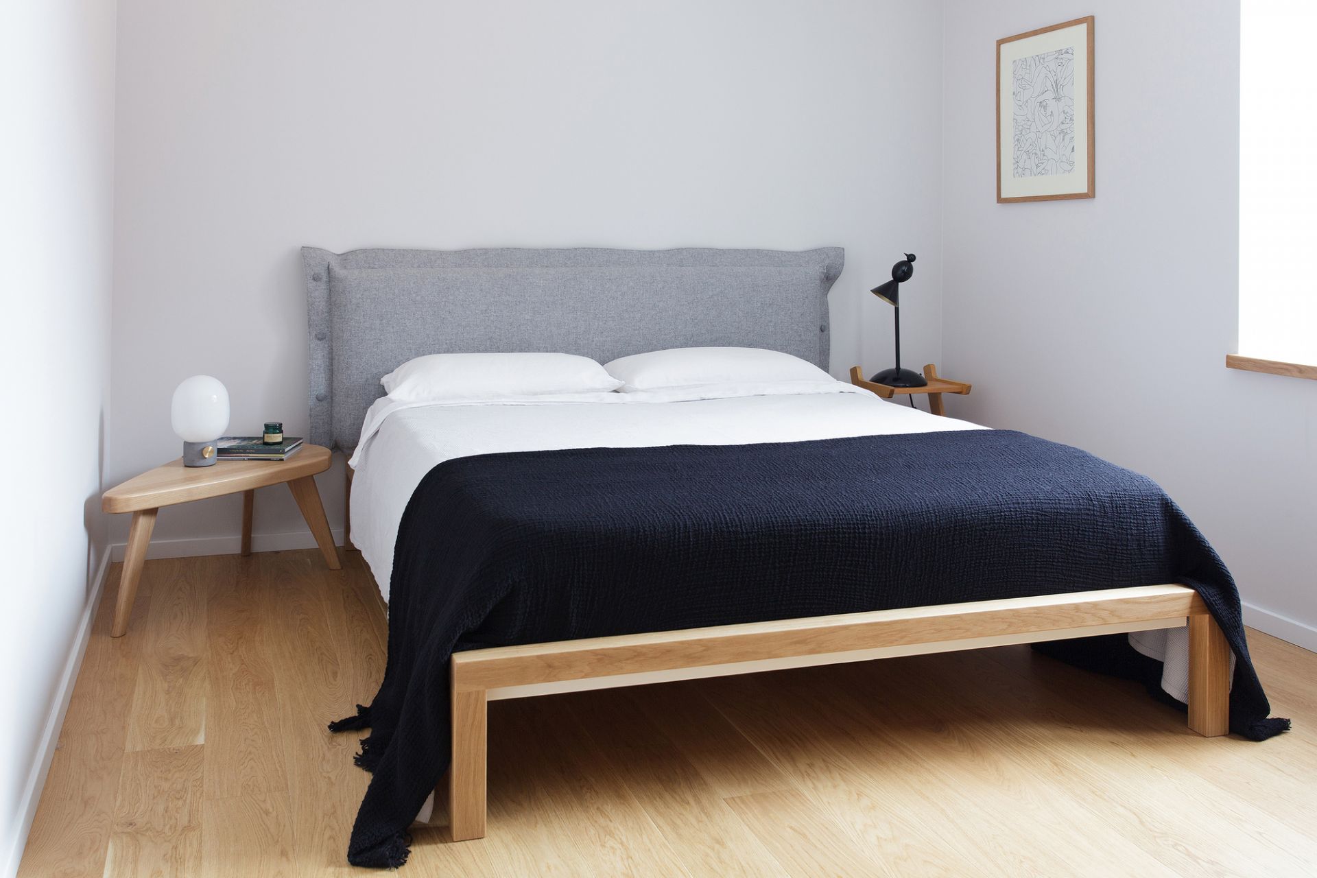 Pure Bett Eiche 180x200 cm mit Polsterbezug für Kopfteil Hans Hansen