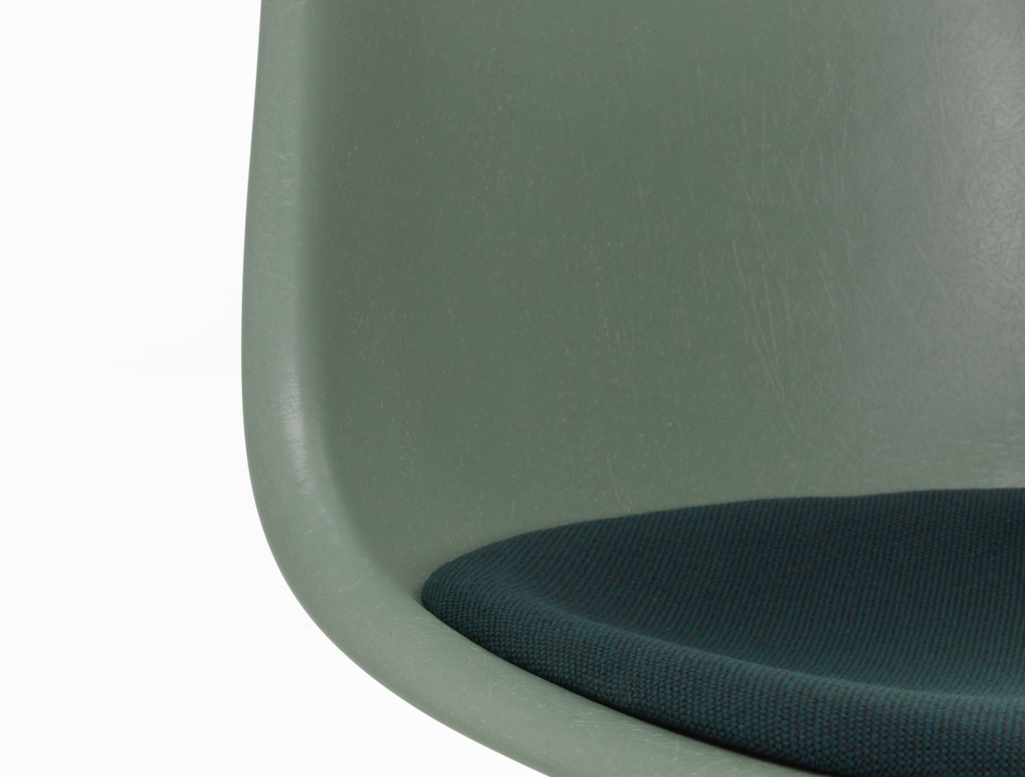 Eames Fiberglass Chair DSR Stuhl mit Sitzpolster Vitra