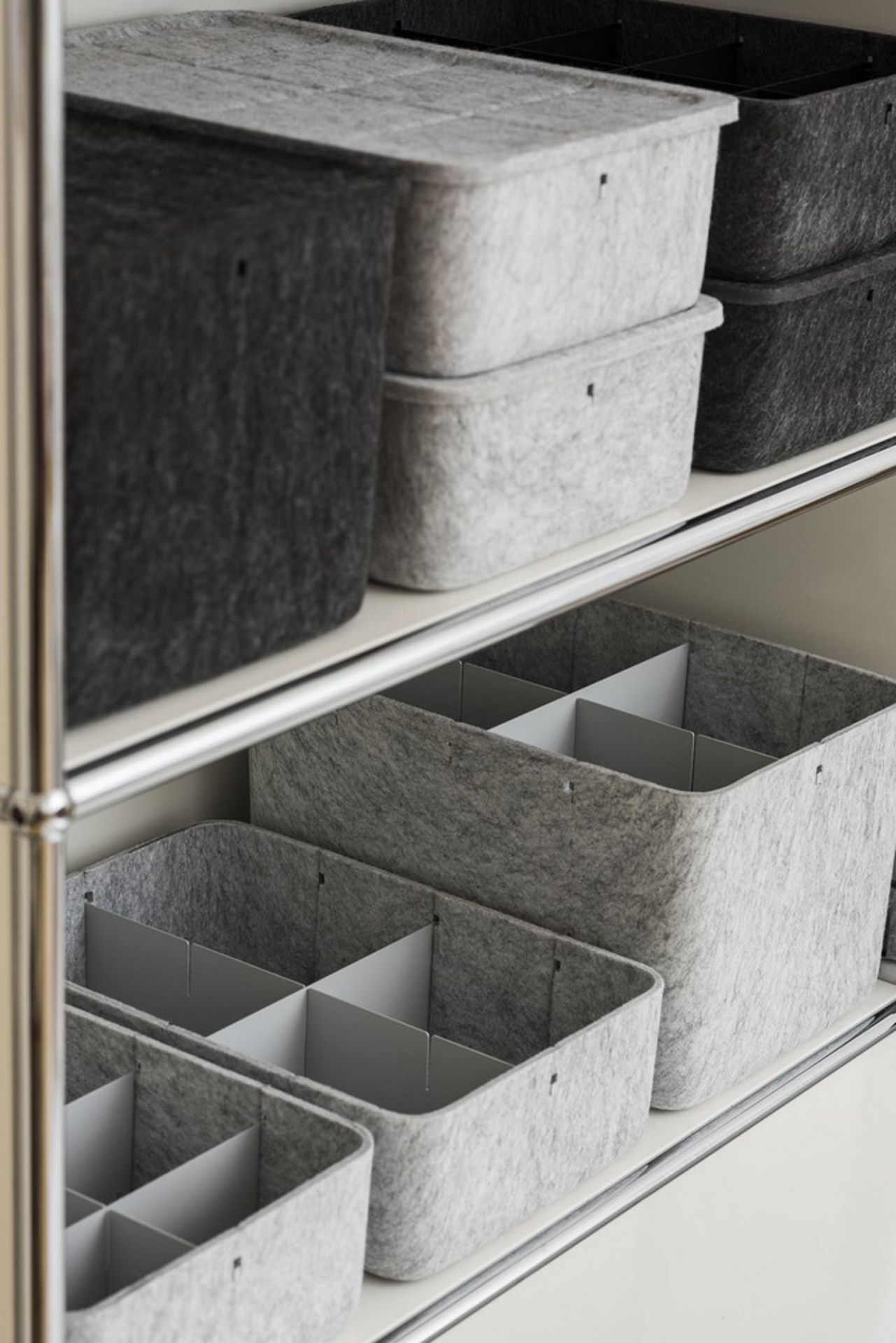 USM Haller Inos Box hoch 22,3 x 32,23 x 19 cm / Hellgrau