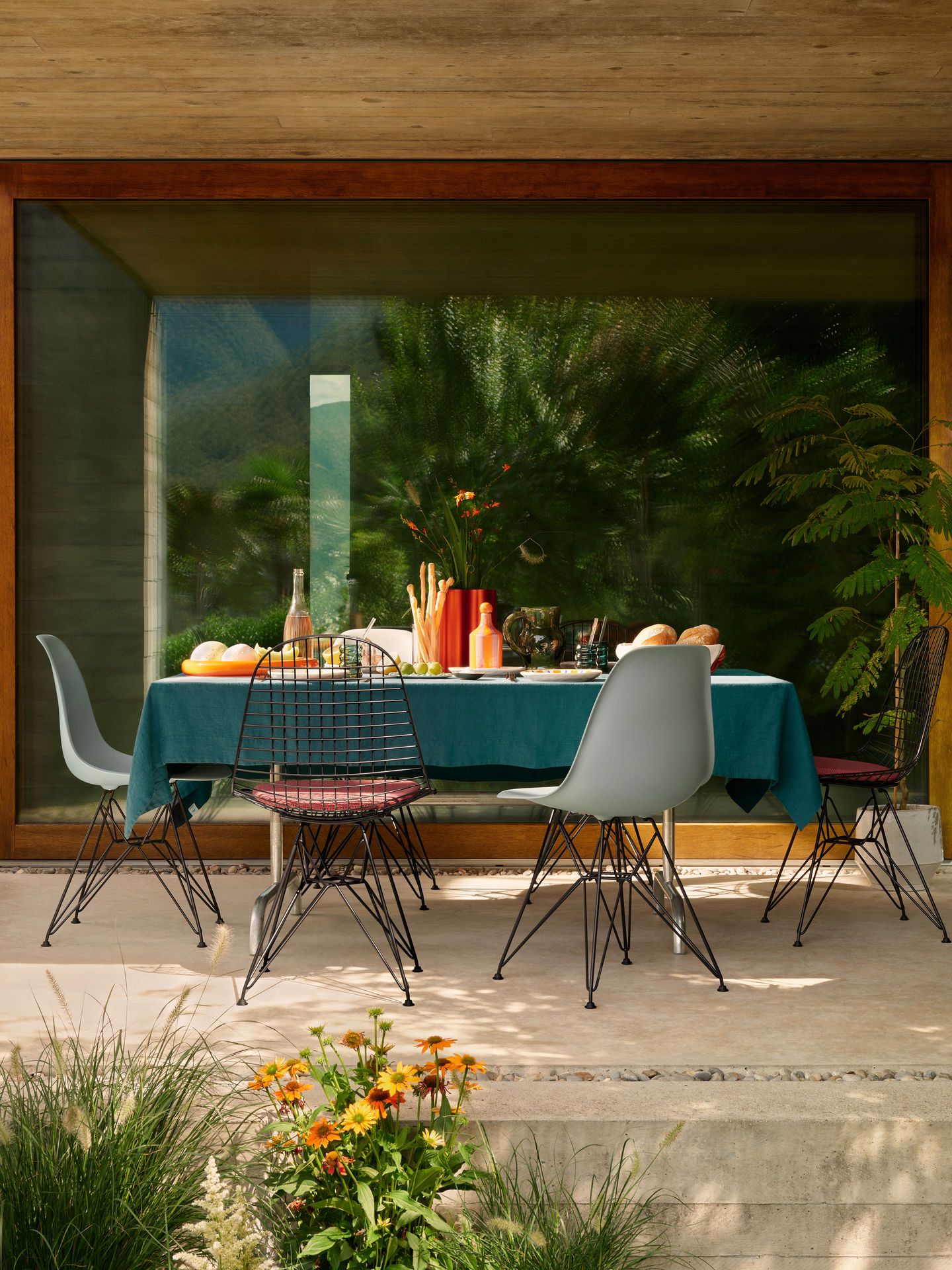 Eames Plastic Side Chair DSR Stuhl Vitra