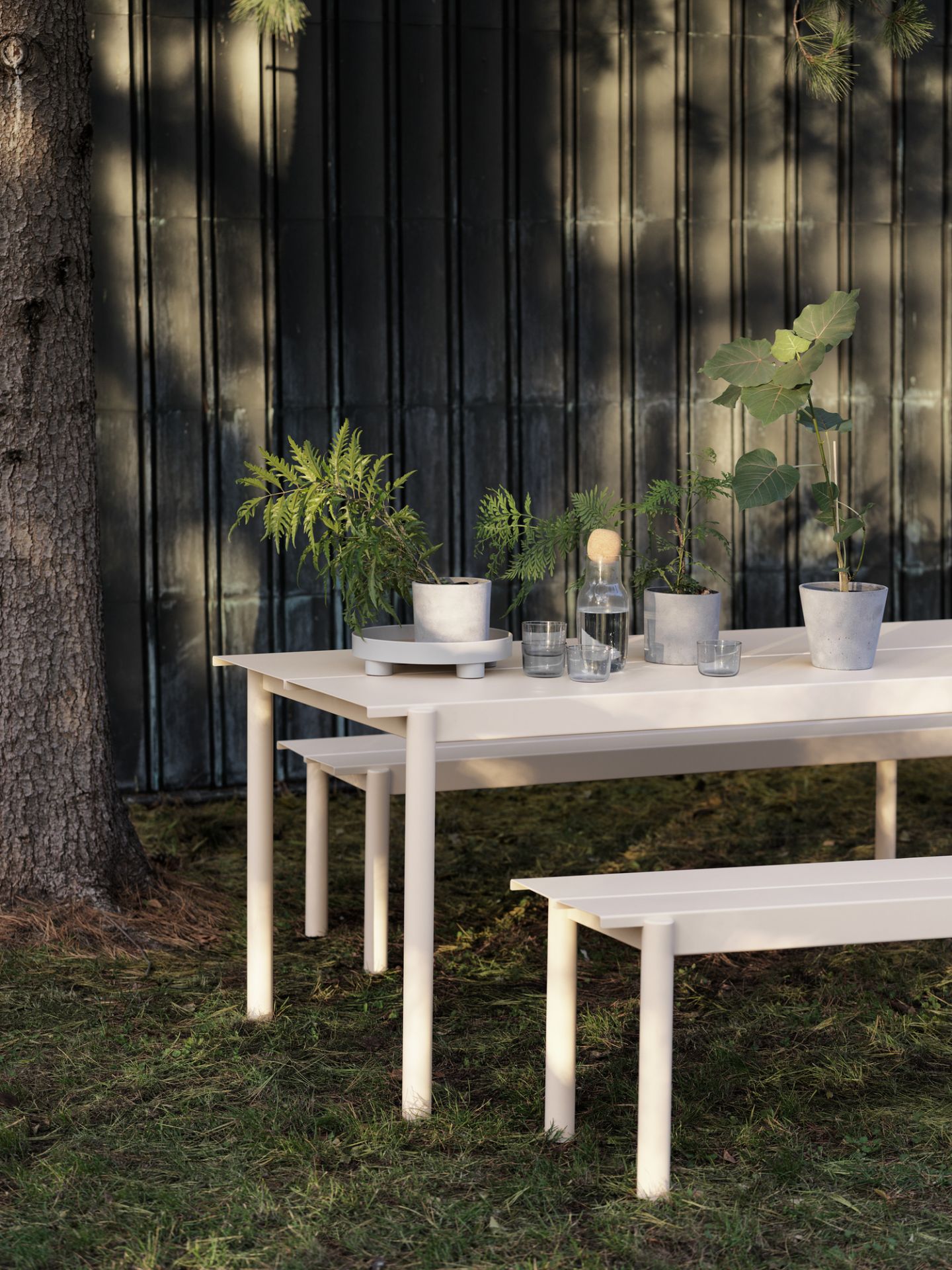 Linear Steel Table Outdoor Tisch 140x75 cm Muuto Linear Steel Table Outdoor Tisch 140x75 cm Muuto