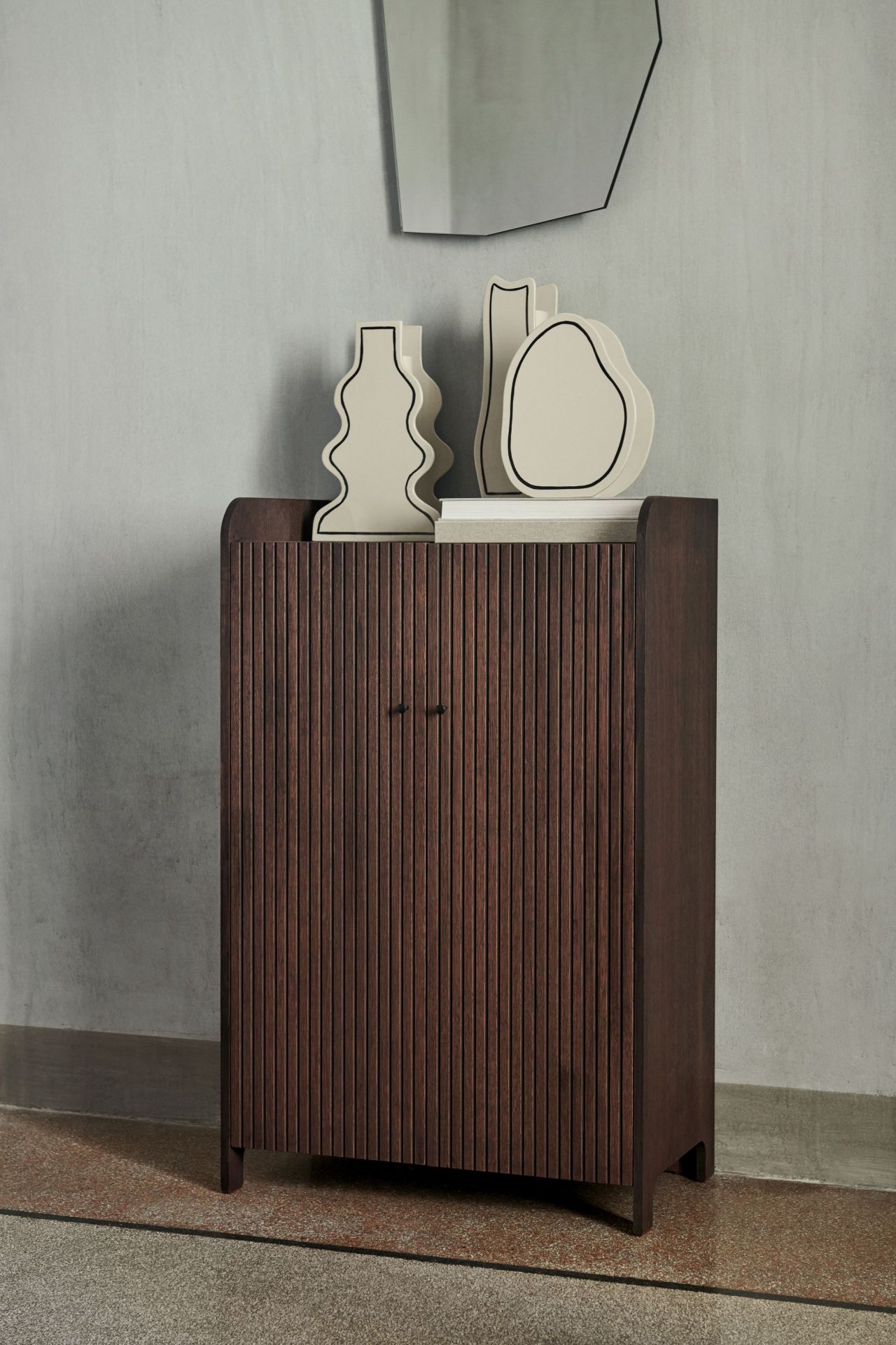 Sill Schrank niedrig dunkel gebeizte Eiche Ferm Living