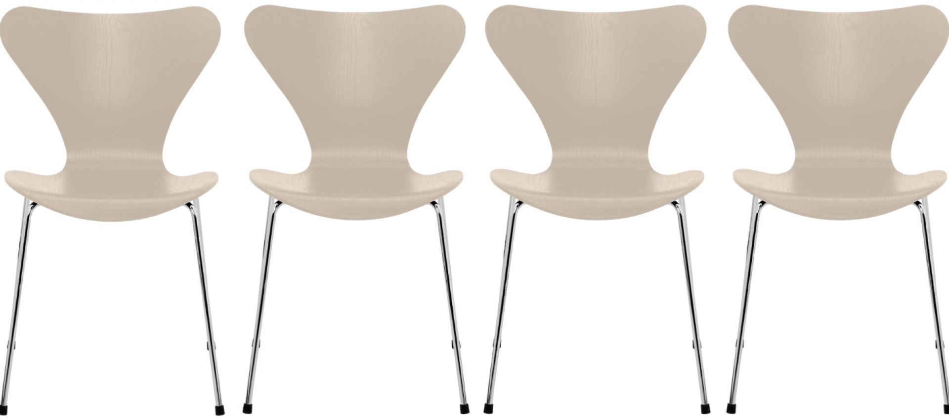 Vier hellbeige Siebener Stühle aus Esche von Fritz Hansen mit Chromgestell.
