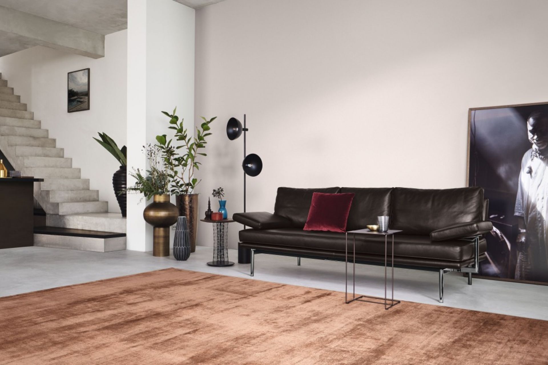 LIVING PLATFORM Sofa mit zwei Funktionsarmlehnen Walter Knoll