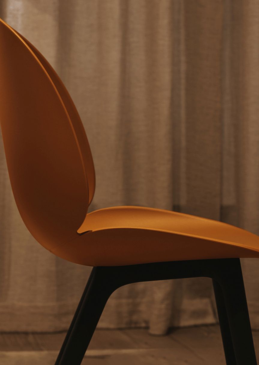 Beetle Chair Esszimmerstuhl Ungepolstert Plastik Gestell New Beige Gubi