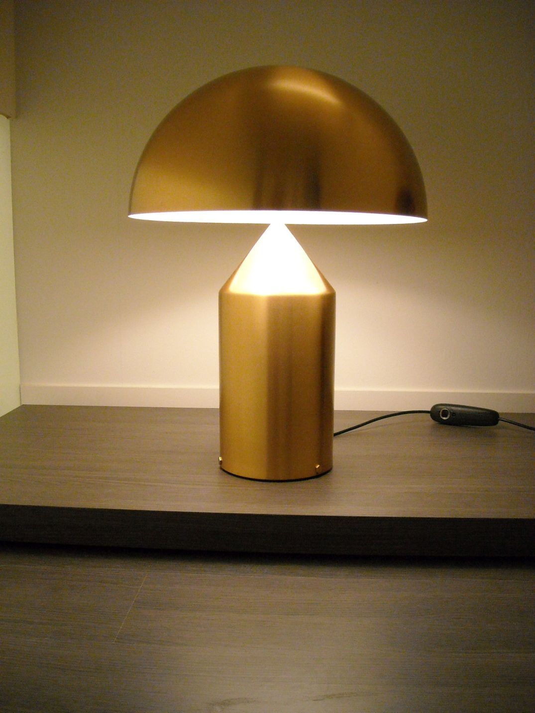 Atollo Tischleuchte Gold Oluce