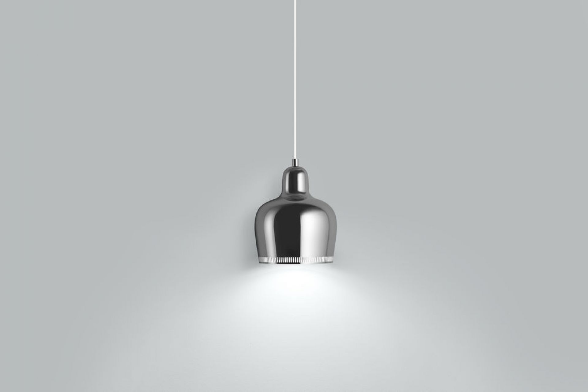 A330S Golden Bell Pendelleuchte in Chrom-Weiss: Elegante Hängelampe für stilvolle Beleuchtung im Wohnraum.