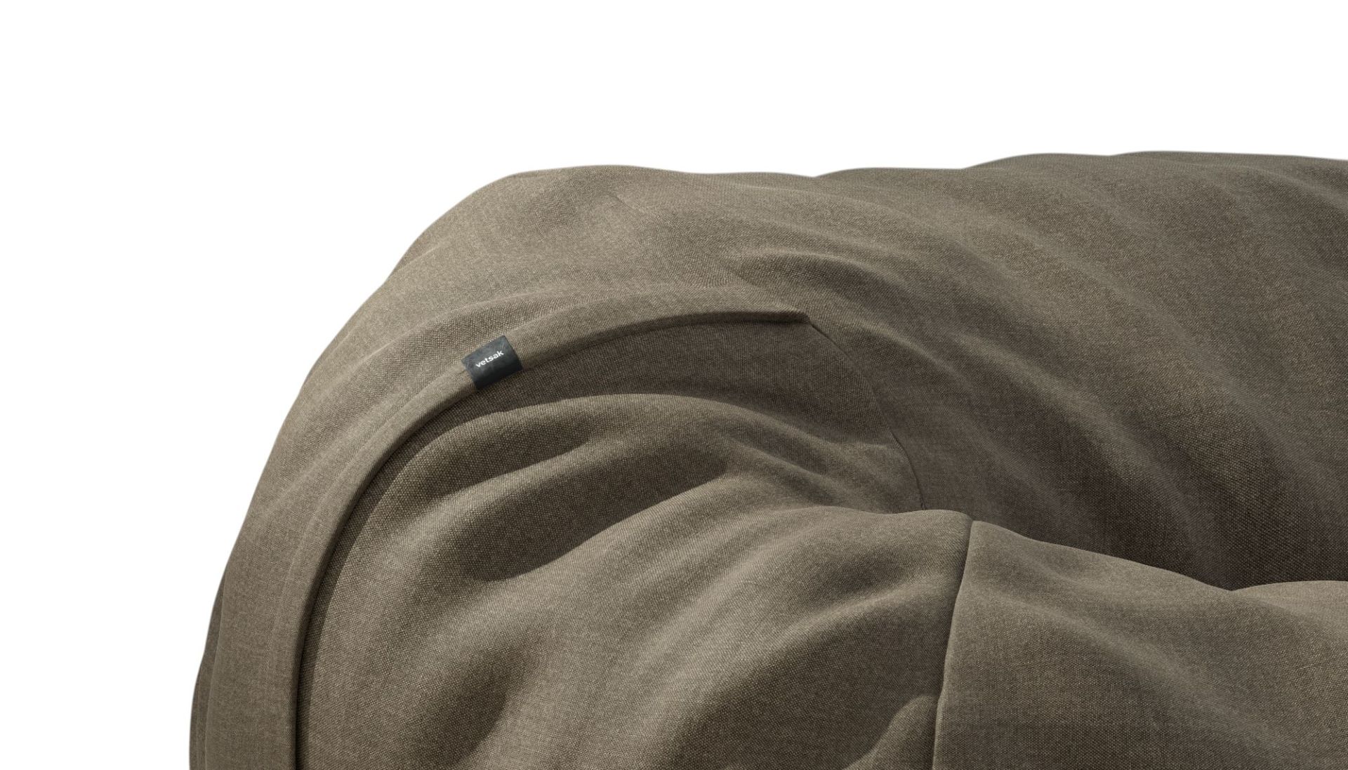 Detailaufnahme vom olivgrünen vetsak Medium Outdoor Sitzsack, ideal für Garten und Terrasse.