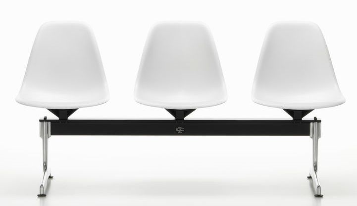 Eames Plastic Side Chair RE auf Traverse Vitra 