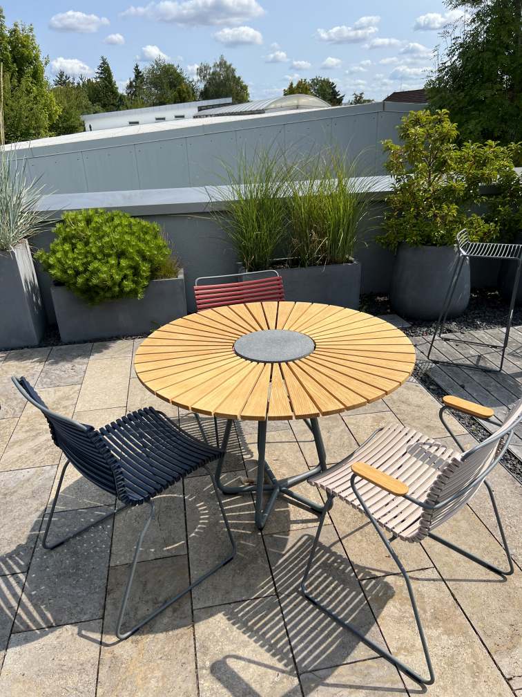Circle Tisch und Click Stühle Kombination Outdoor Houe AUSSTELLUNGSSTÜCK 