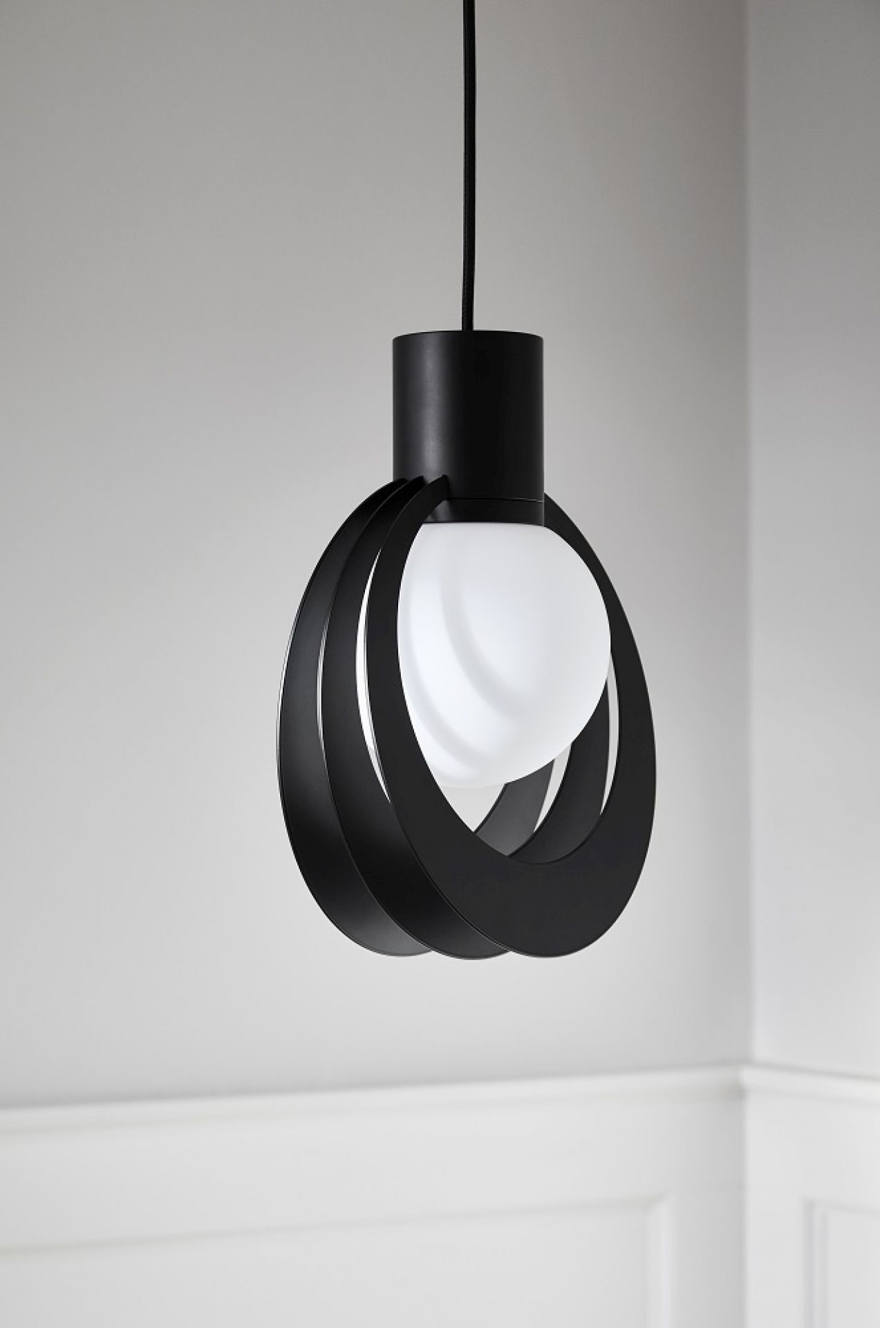 Lunar Pendant Pendelleuchte Woud
