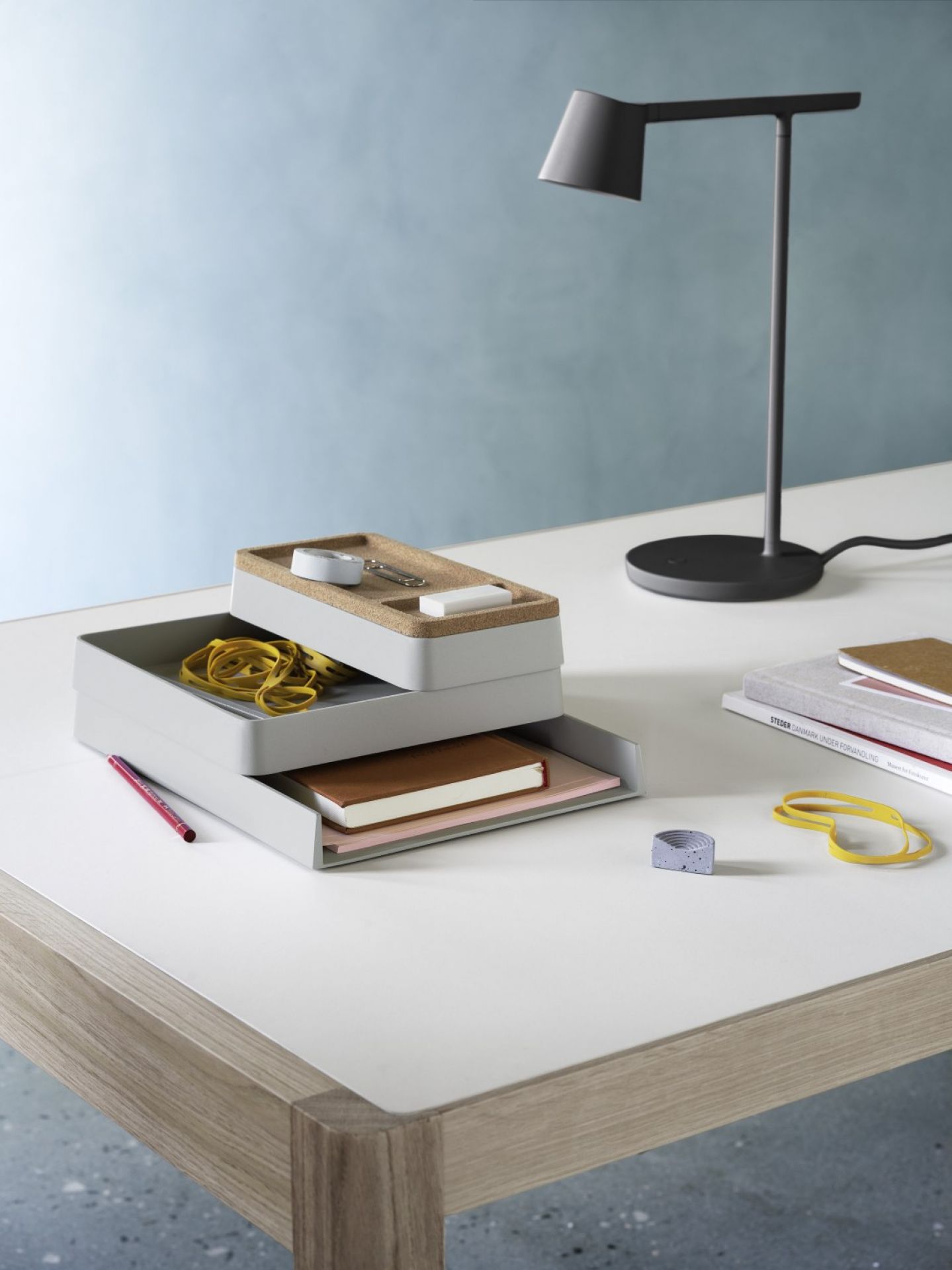 Arrange Desktop Serie Konfiguration 1  Muuto