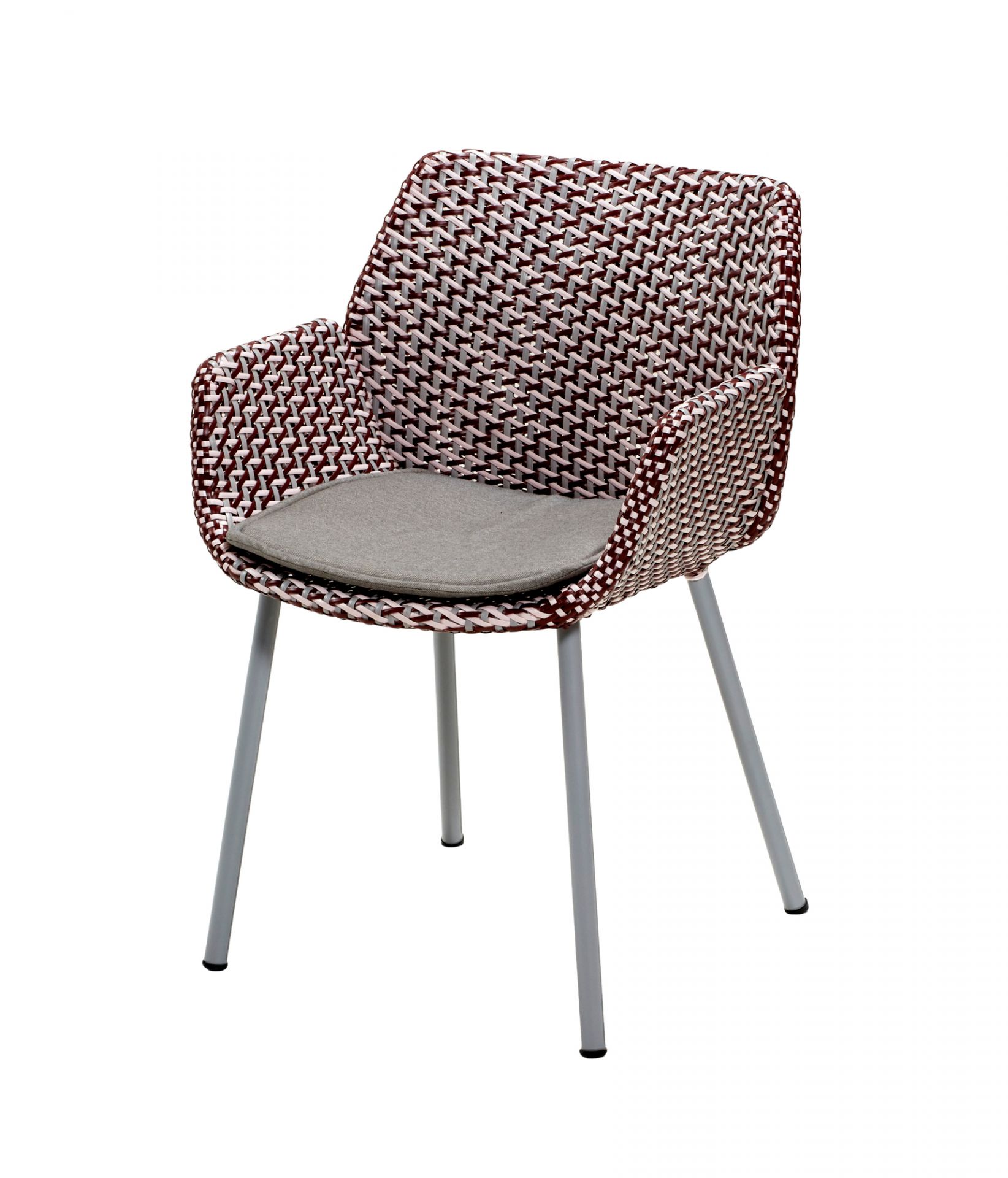 Cane-Line Vibe Sessel mit taupefarbenem Outdoor Kissen, Rattan-Optik und silbernen Beinen für Garten und Terrasse.