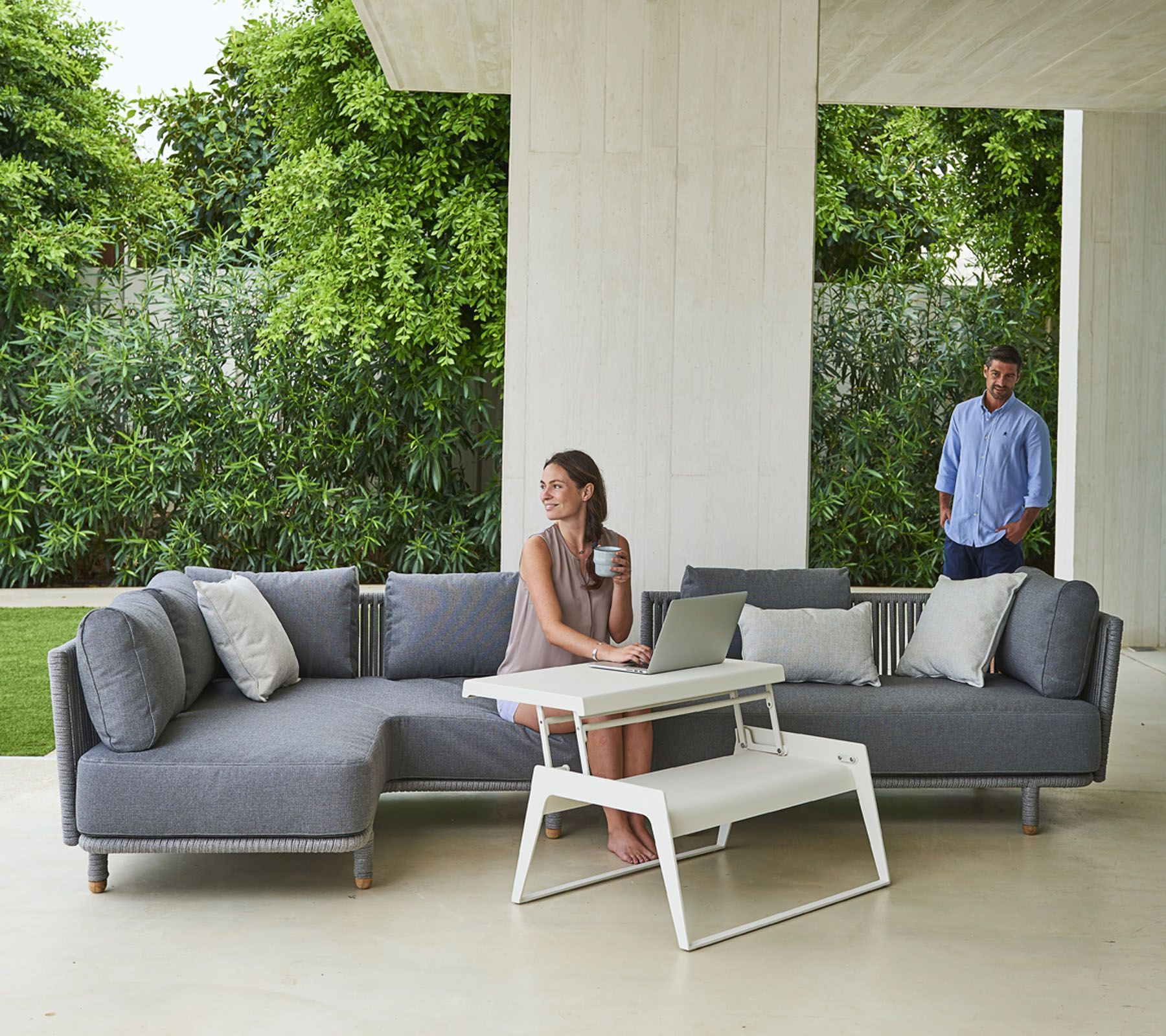 Chill-out Couchtisch zum aufklappen Cane-Line