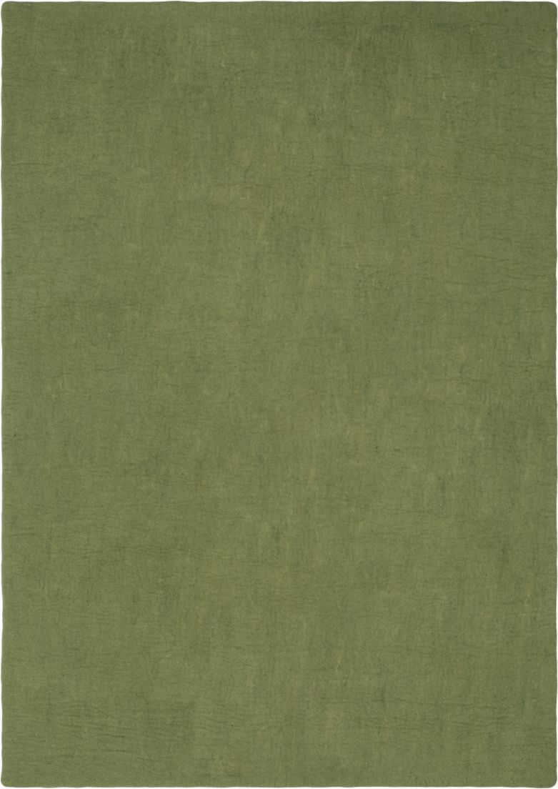 Grüner, rechteckiger Filzteppich (160x230 cm) von myfelt. Moderner Teppich aus Filz für Wohnräume.