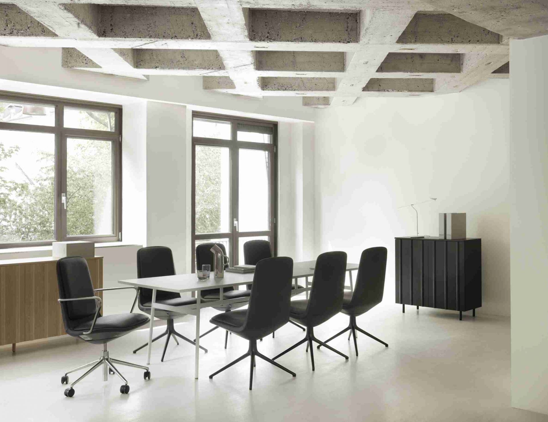 Off Chair Low 4L Niedrig Konferenzstuhl Normann Copenhagen