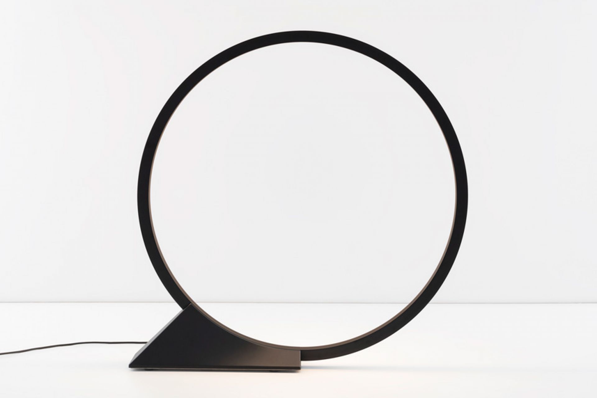 O Floor Indoor Stehleuchte LED Artemide