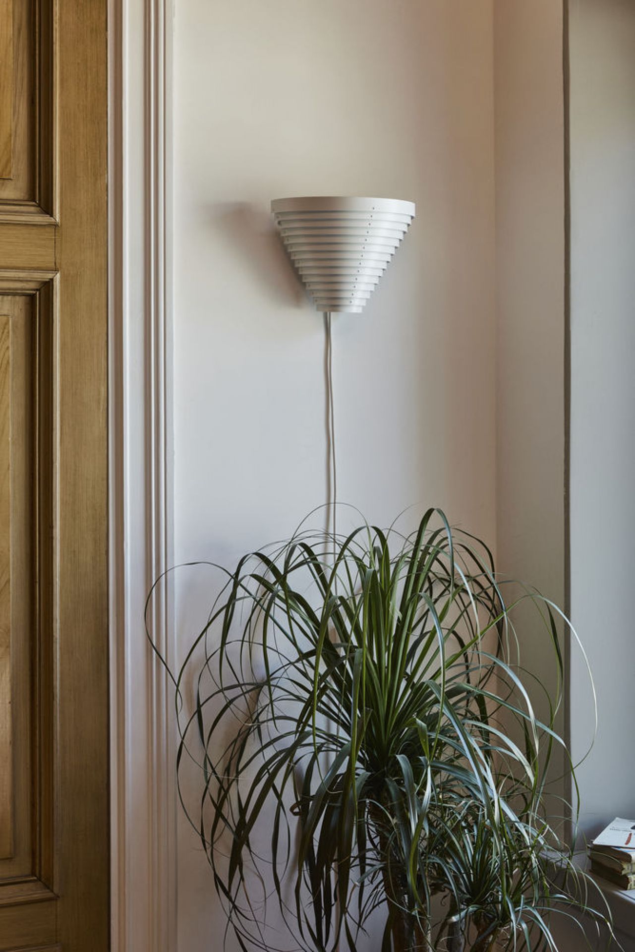 A910 Wandleuchte Artek