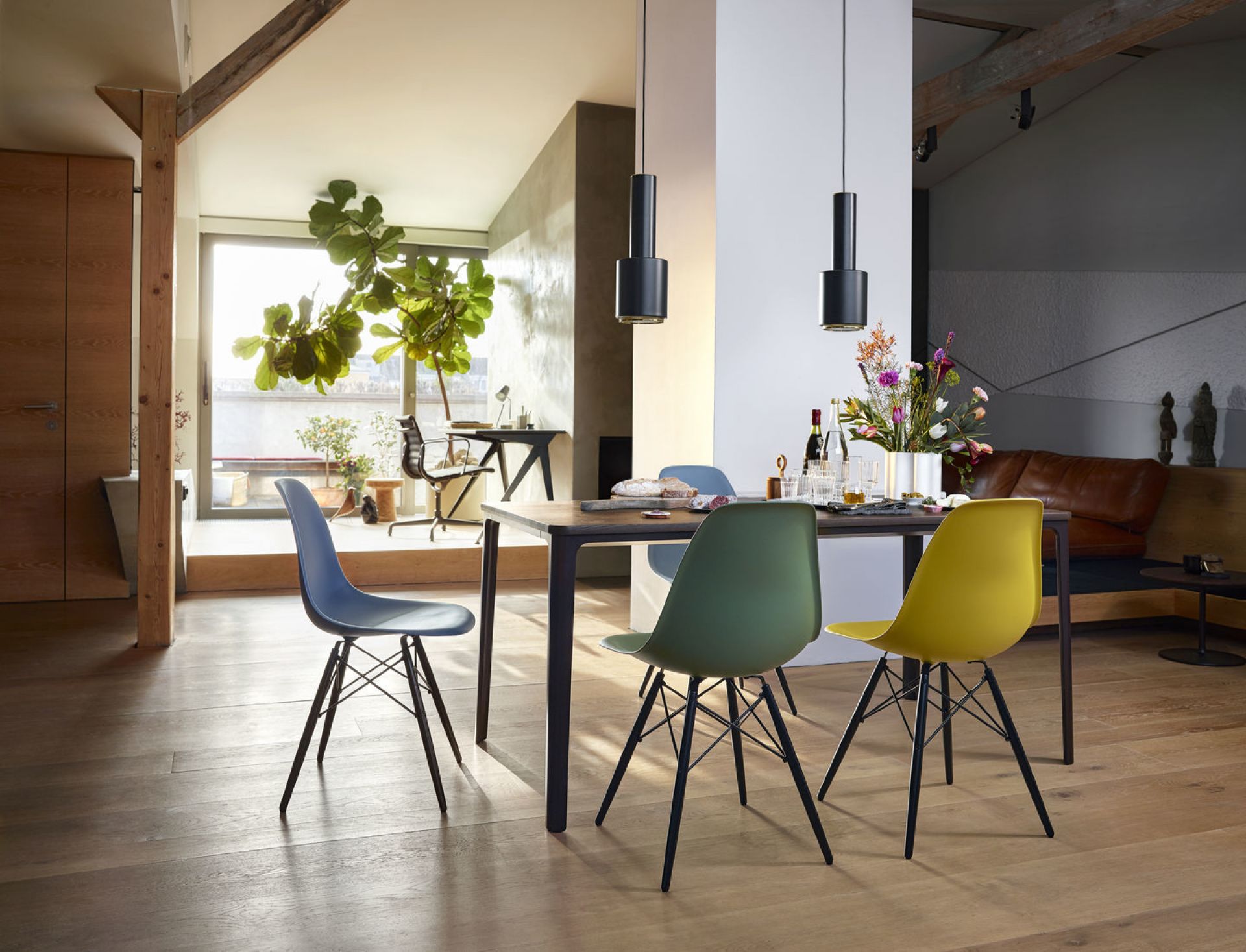 Eames Plastic Side Chair DSW Stuhl Vitra Ahorn dunkel-Grün